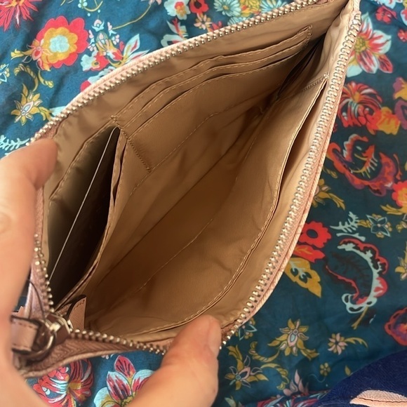 Brand New Guess Los Angeles Rose Pink Large Zippered Rothenberg Clutch Wristlet - Picture 10 of 13